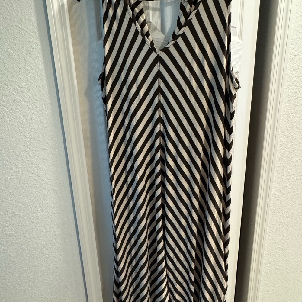 Jones New York Black and White Chevron Maxi Dress